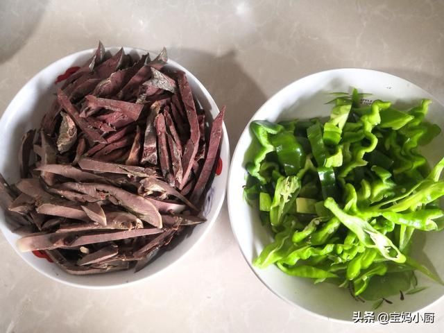 宝妈|猪身上这两样,比猪肉香,不燥润肺睡眠好,秋季尤其要做给家人吃