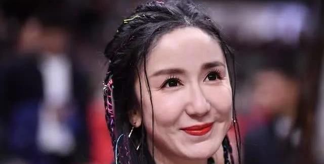 《爱情公寓》演员现状：曾小贤醉心于副业，胡一菲靠整容博关注