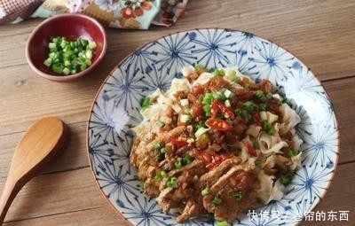 滋味|搭配简单的番茄炸酱,微酸的滋味让鸭肉更鲜美,炸酱面更美味!