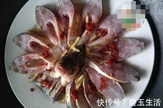 孔雀开屏|家人聚餐，这道家常蒸菜，蒸一蒸，8分钟上桌，鲜美到流口水