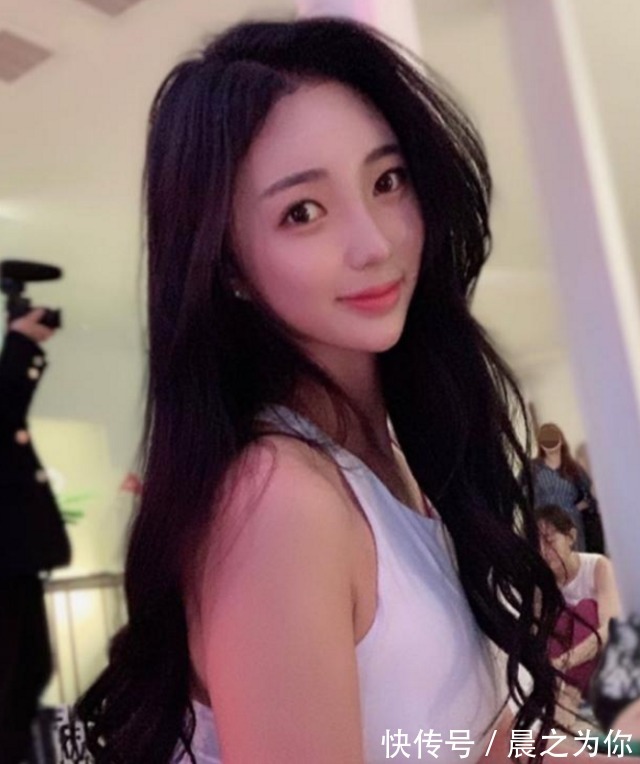 美女|韩国美女钟爱瑜伽,“葫芦形”曲线搭配逆天长腿,坐拥20万粉丝