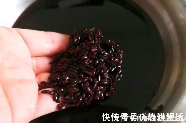 三黑粥|入冬后,用它来代替豆浆牛奶,补气又养血,面如桃花不用涂胭脂!