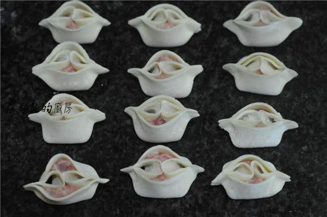 饺子|儿子三天两头要吃此早餐,平底锅一烙10分钟就上桌,解馋还顶饱