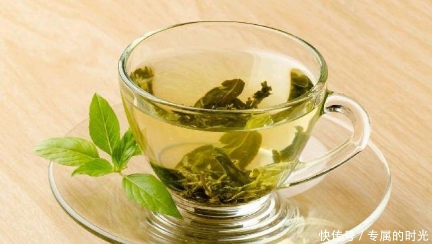 预防|不论男女,45岁后要预防脂肪肝!少吃2物多喝2水,肝脏更健康