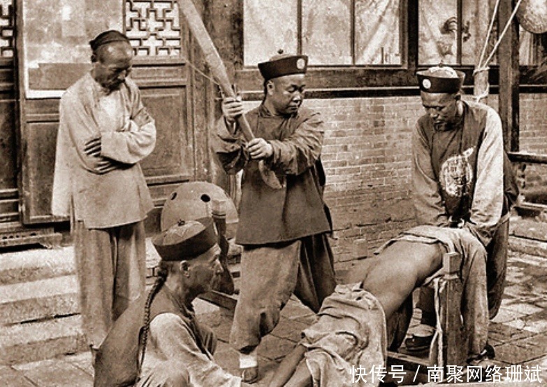 乞丐|清末民初的老照片:图三乞丐冻死街头,图七是大清朝最高的男人