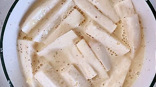 凉拌杏鲍菇|杏鲍菇自从学会这样做,家人每周都要吃,外酥里嫩,给肉都不换