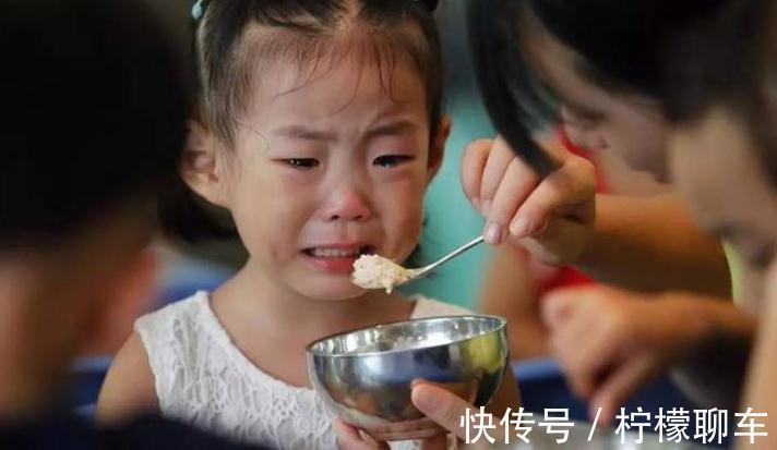 剩饭剩菜|家长注意,这三种饭不要再给孩子吃了,会偷走他的身高,别大意
