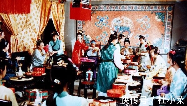 体面@红楼梦中,丫头为何不想离开贾府,被赶出去宁愿去死