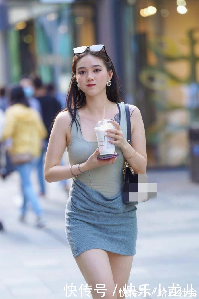 姐姐 气质姐姐真时髦,假两件裙子时尚大方,让人羡慕不已