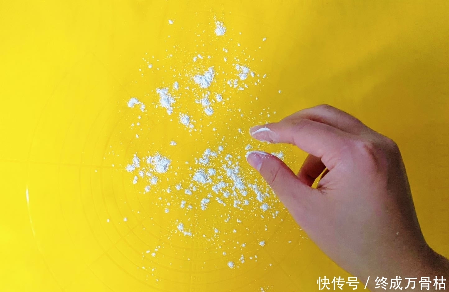 小点心|25分钟搞定娃的两道小点心,酥软香甜,好吃到连渣都不剩