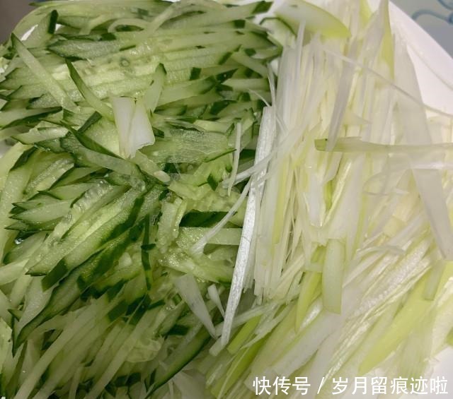 春饼,又薄又筋道,凉了不硬!