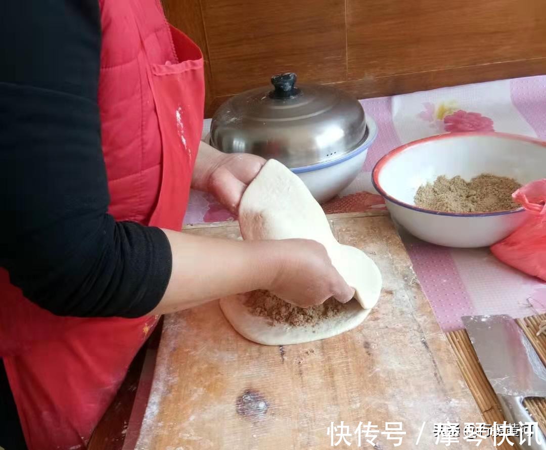 胶东|阔别10年8旬大姨回老家,外甥女做猪耳朵打卤面,一顿饭花了40元