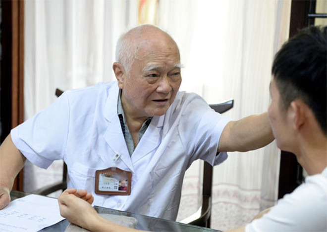 老花眼|老中医绝学“一根手指”能养生,恢复视力不老花,效果立竿见影