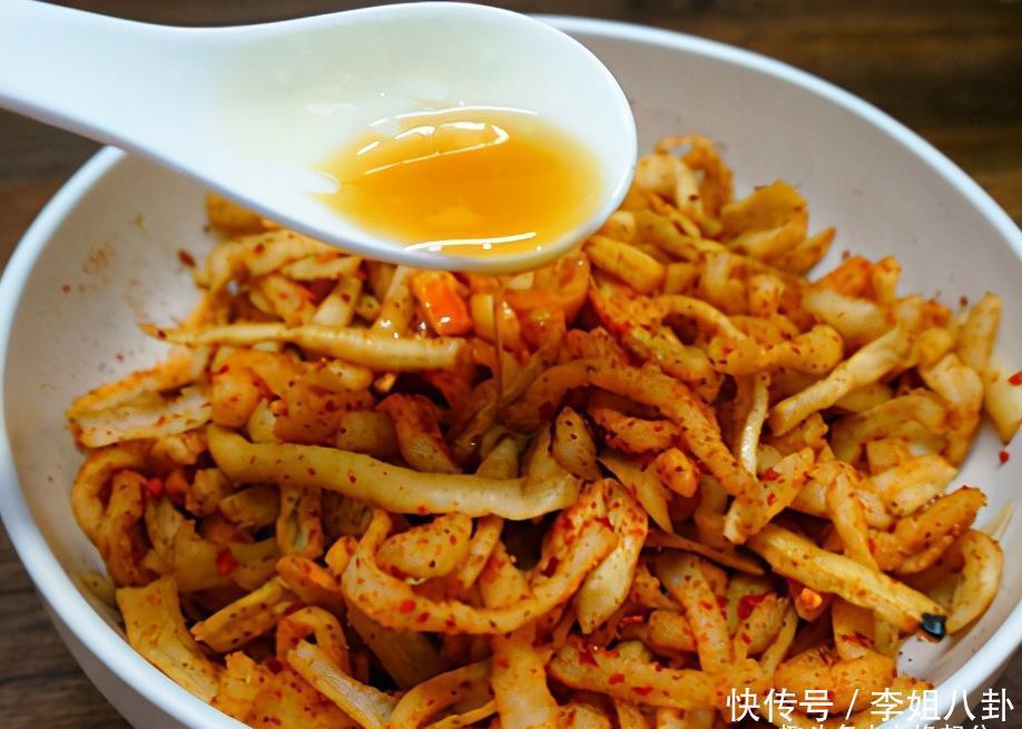 遇到青萝卜别手软,我一买就是10斤,晒干了存着,天冷就少了