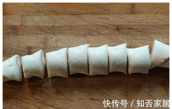 面粉|家庭版红糖烧饼，金黄酥脆香甜美味，咬一口酥的掉渣