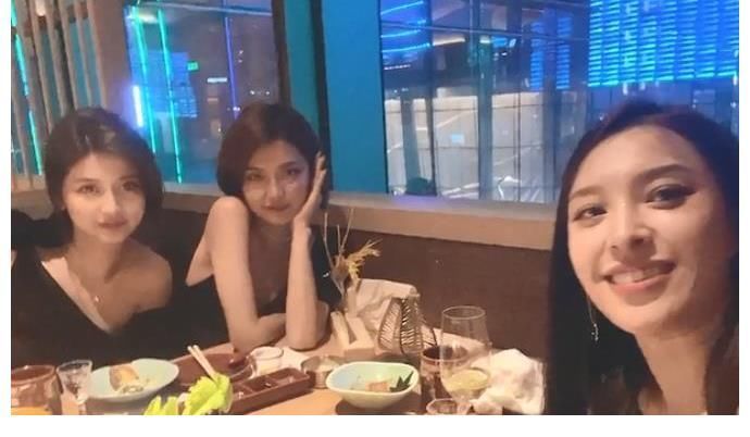 《心动4》嘉宾线下互动,小me穿橙子衣服,麦穗跟两姐妹聚餐