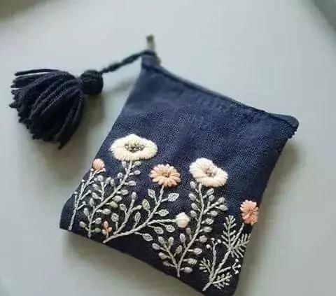 旧物改造旧衣服只能扔掉除了可以捐赠,还可以这么做隔壁小孩看到都抢着要