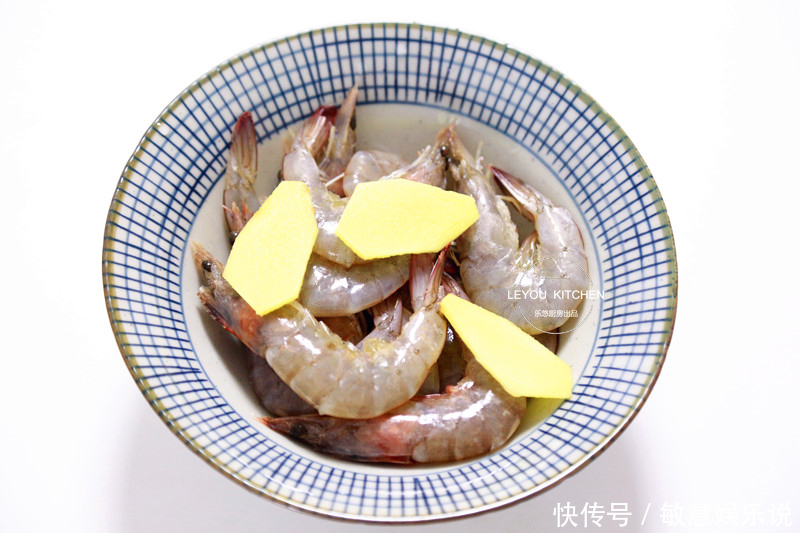  上桌|夏天多做蒸菜，不用闻油烟，几步上桌，又嫩又鲜，豆腐比虾还好吃