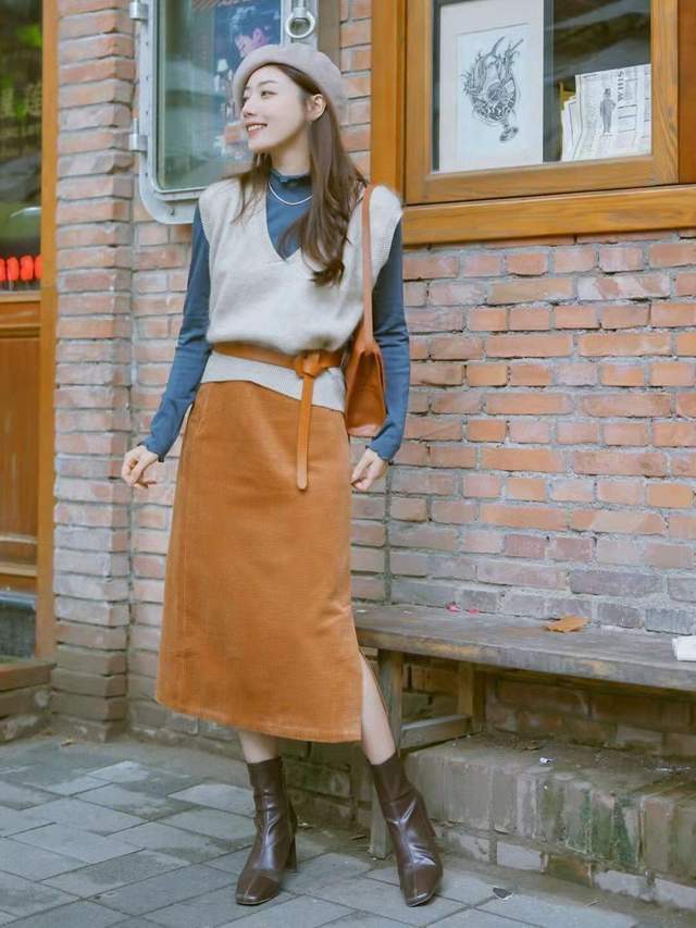 半身裙|女生博主秋冬穿搭指南,针织开衫搭配百褶半身裙,高贵优雅又温柔