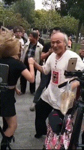 |搞笑GIF趣图:当你和男友聊天突然生气的时候!