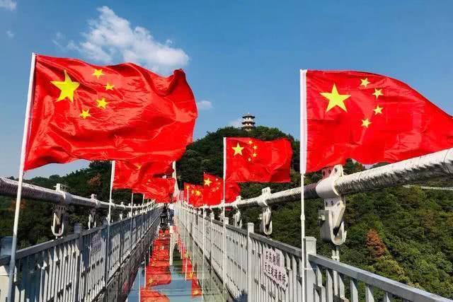 中国最“败家”的夫妻俩,8年旅游花光上亿家产,回家后反赚2亿