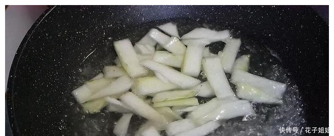 青辣椒|冬瓜最好吃做法，不凉拌，不红烧，比肉还香，一大盘上桌不够吃！