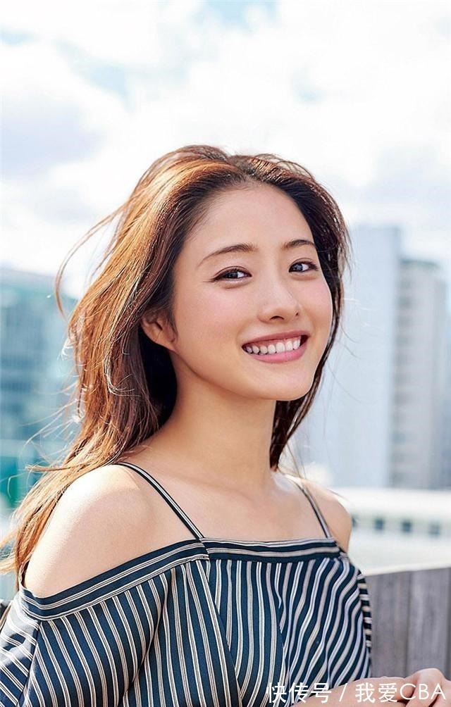 刘海 年过50的女人,留什么发型显年轻试试这3款,优雅大气还时髦!