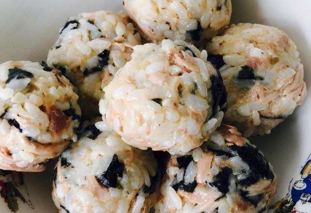 自制早餐营养球,4种食材拌一拌捏一捏,做上班族便当最好了