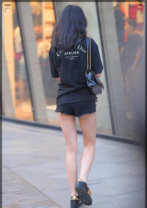 夏季全黑穿搭不单调,搭配好显瘦,这样穿搭“不闷”吗