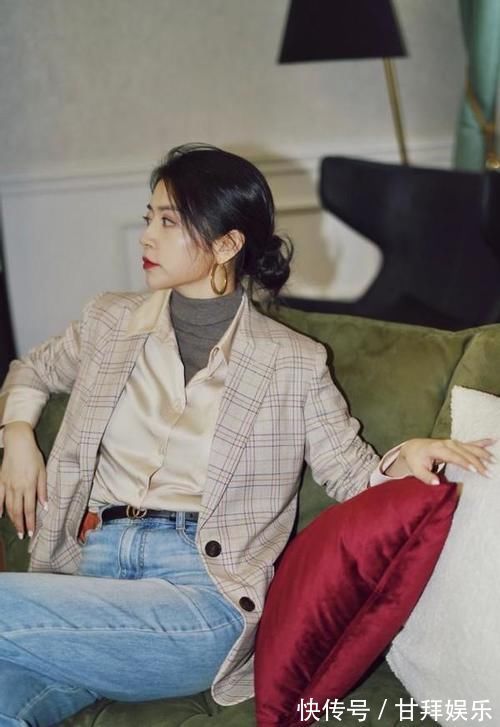 色系|女人过了40岁,少穿黑白灰!多穿这个“年轻色”,时髦显白超气质