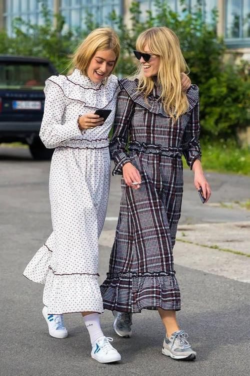 仙女裙+运动鞋=今年最潮穿法，不挑年纪不挑身材，谁穿谁好看