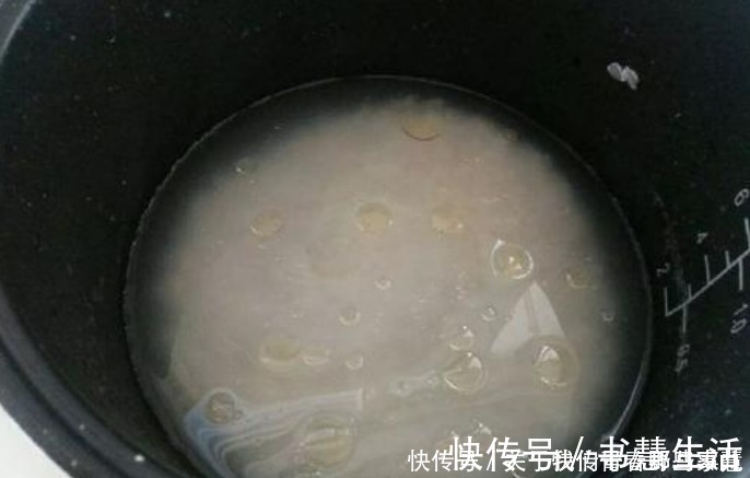 松软|煮米饭时，直接加水煮是大错，多做2步，出锅松软香甜，颗粒分明