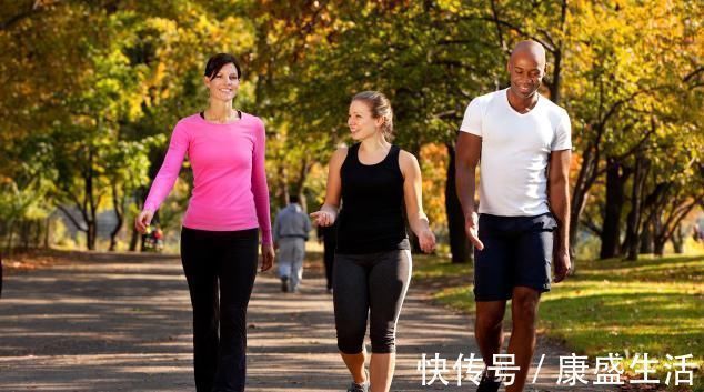 长寿|不长寿的人,走路会有以下身体发的4个信号,若你没有,你很健康