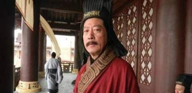 此词常用来形容一个人唯利是图,许多人都知道,但大都读错了