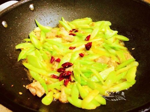 大雪时节,记得多吃此菜,鲜嫩营养又爽脆,让家人顺利度过寒冷天