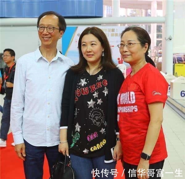 岳母|伏明霞父母:陪女儿走过跳水生涯有欢乐有泪水,她的婚姻最不放心