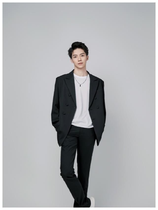 《青你3》训练压力大？草鱼晒斑秃诊断报告后，罗一舟也被发现斑秃