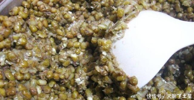 天热，多给家人做它吃，上锅一蒸蓬松香软又解暑，大人孩子都爱吃！