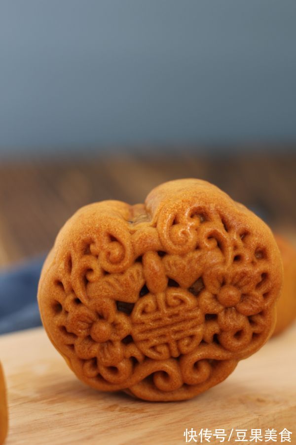 在家自制椰香十足酸甜可口的蔓越莓椰蓉月饼