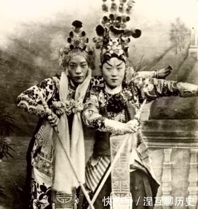 经典老照片:原来这就是古代唱戏的戏子