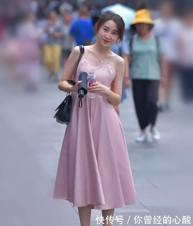 粉色 美女选择减龄的粉色系连衣裙搭配,展现时尚范儿!