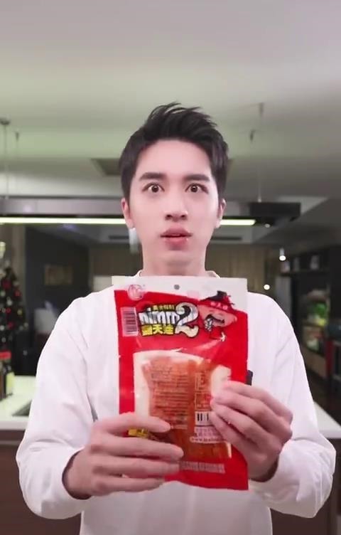 宋茜的泡菜汤、肖战的芝士条、娜扎的牛肉干,明星都吃啥零食!