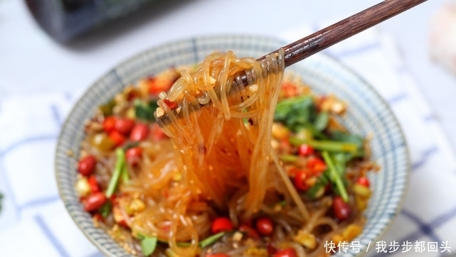 教你自己在家就能制作酸辣粉,吃起来很过瘾