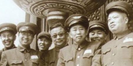 豪爽|他是开国上将,性格豪爽喜欢喝酒,陈赓笑称他是流氓司令