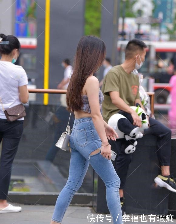 欧根纱|会穿搭就是美,欧根纱裹胸衫配牛仔裤,简约时尚又显夏日清新靓丽