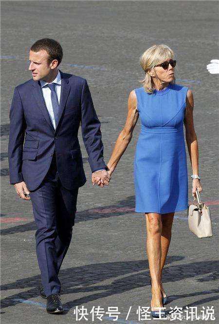 67岁法国夫人不服老!胳膊腿上皱纹像枯树皮,下台阶两保镖搀扶