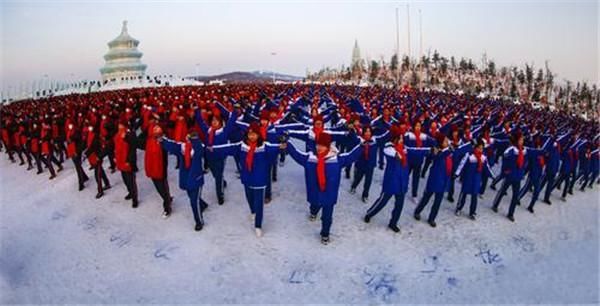 百万学子上冰雪