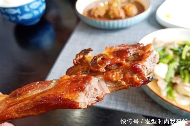  我家午餐4个菜，量不多却好吃，网友生活有仪式感，真好