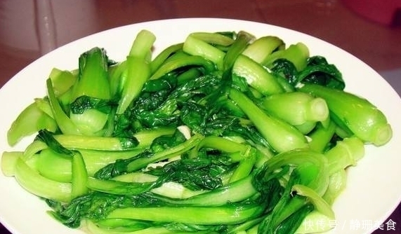 柠檬水|不管炒什么青菜，在下锅前都多加“1步”，菜叶绿的发亮
