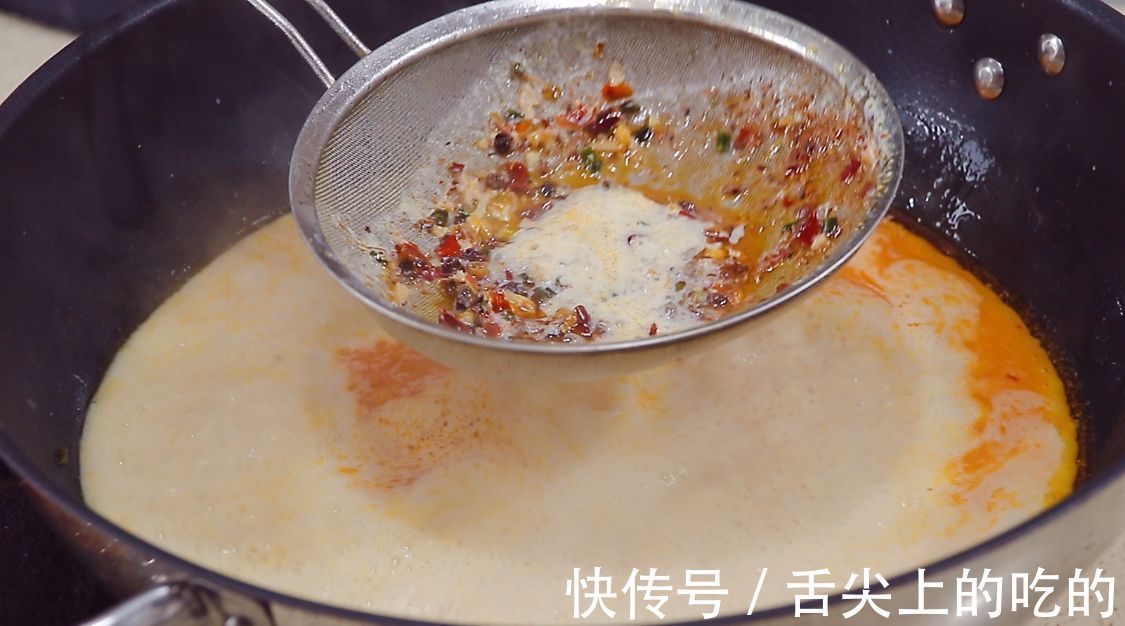 天气寒冷,碰到这牛奶麻辣烫,我绝不手软,真香!吃完浑身暖烘烘